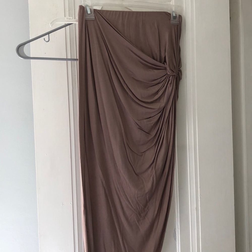 Knotted skirt